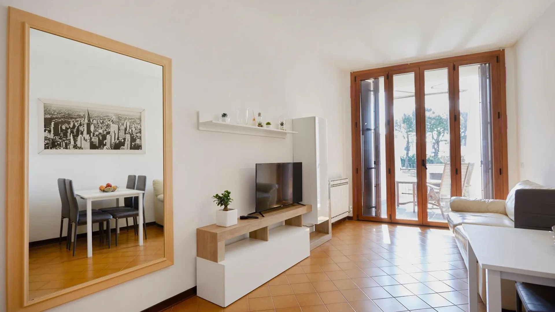 Un Passo Dal Lago - 100Mt Lake - Pool, Free Parking Apartment Desenzano del Garda 0*,  Italy