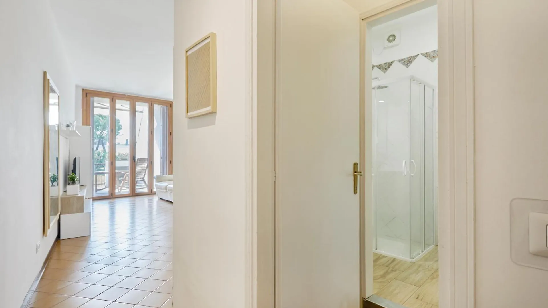Un Passo Dal Lago - 100Mt Lake - Pool, Free Parking Apartment Desenzano del Garda Italy