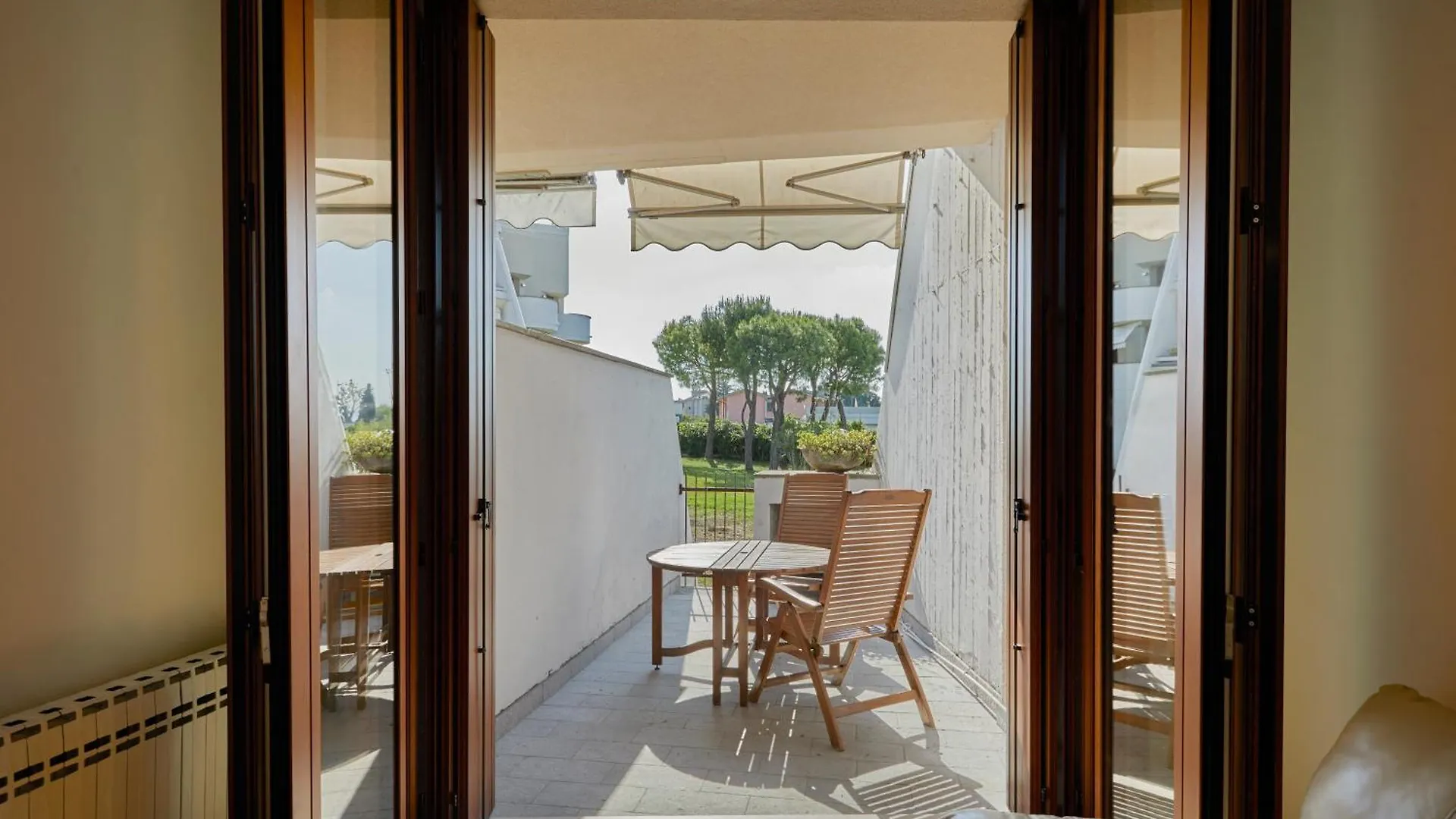 Un Passo Dal Lago - 100Mt Lake - Pool, Free Parking Apartment Desenzano del Garda Italy